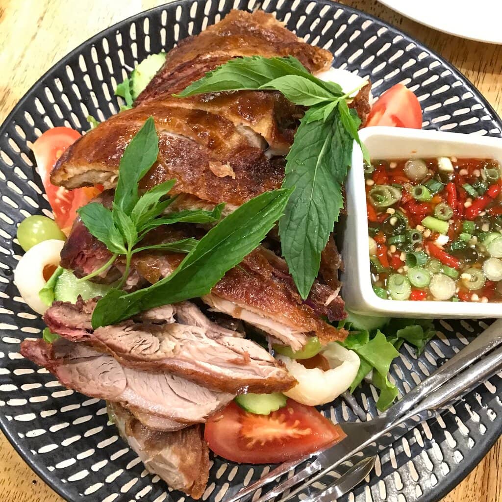 Vibrant Atmosphere & Friendly Service