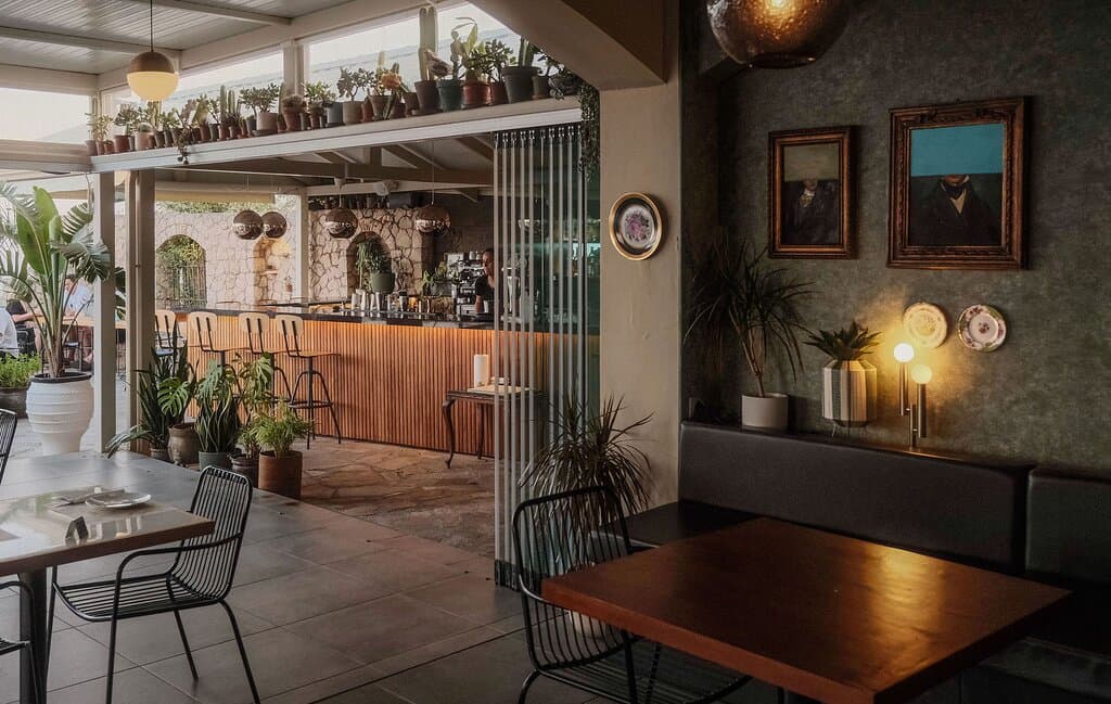 The main bar area. Great for meeting before your evening begins!