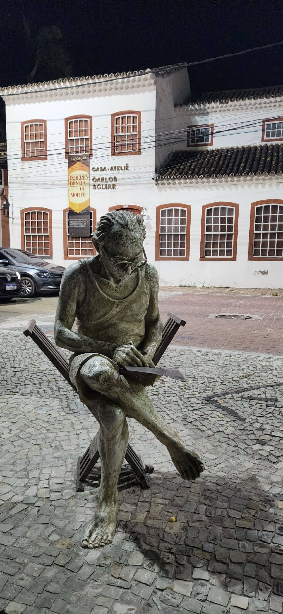 Scenic Canal-side Dining