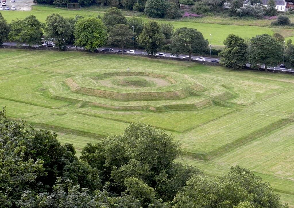 The Octagonal Mound