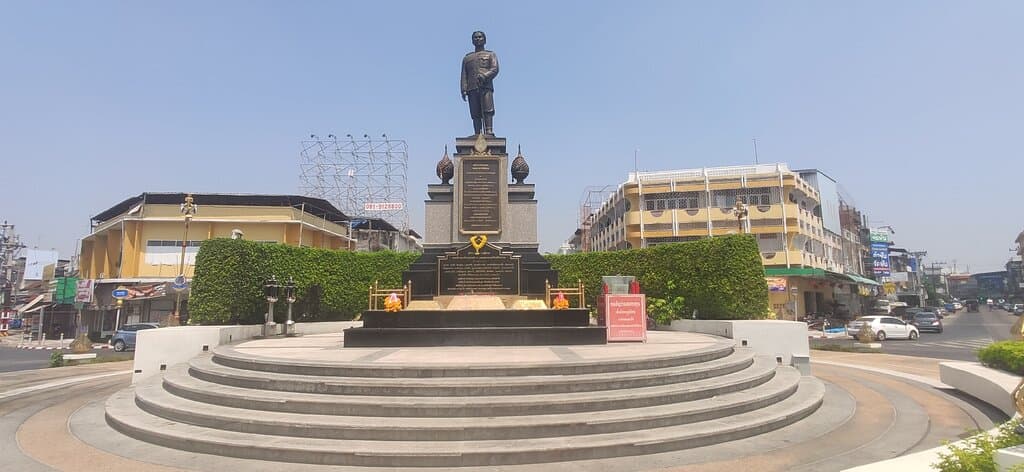 Prince Prachaksinlapakhom Monument