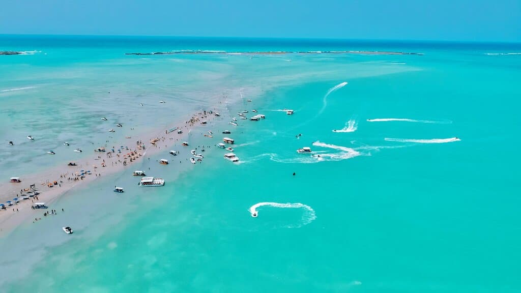 Essa é uma das Vistas mais linda do Caminho de Moises. Esse Banco de Areia q è Formado No Meio Do Mar da Praia de Barra Grande, Tem Uma Vista Lindíssimas e Perfeitamente de Aguas Quentes. Vamos Conhecer ?
