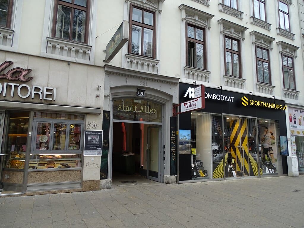 Eingang zum Hinterhof, in dem die Gönnerbar liegt