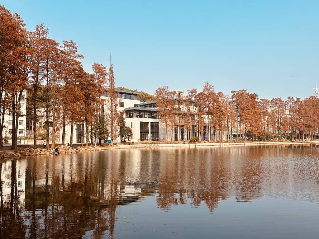 Donghu Lake Views