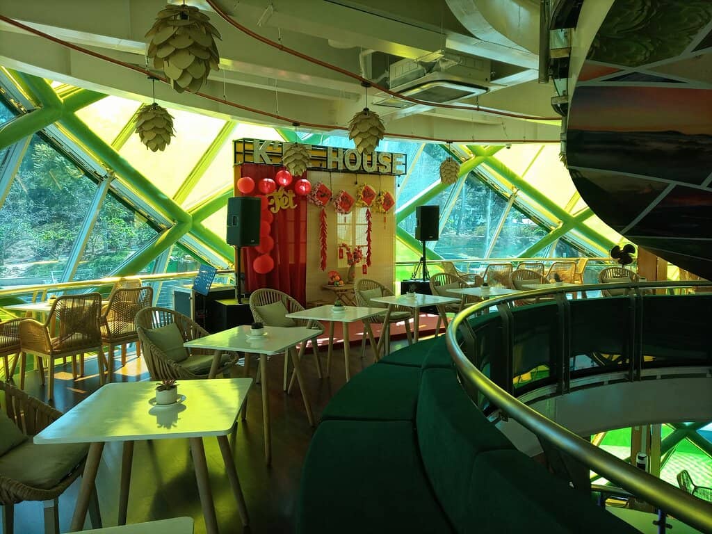 Xuan Huong Lake Views