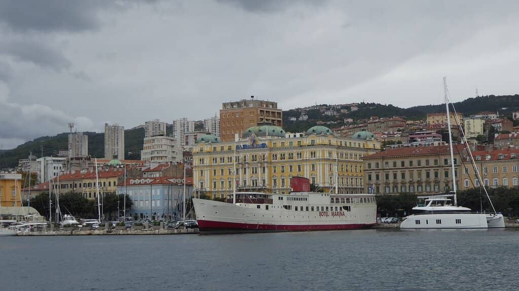 Art Installations & Graffiti