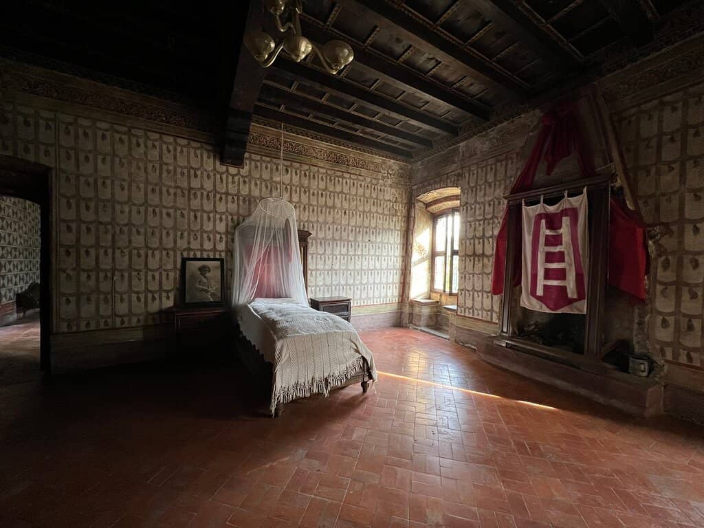 Venetian-Style Loggia