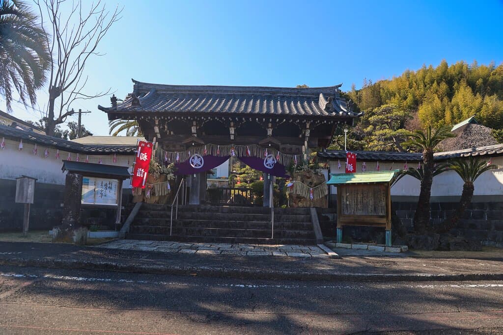 龍華寺:山門(正月バージョン)