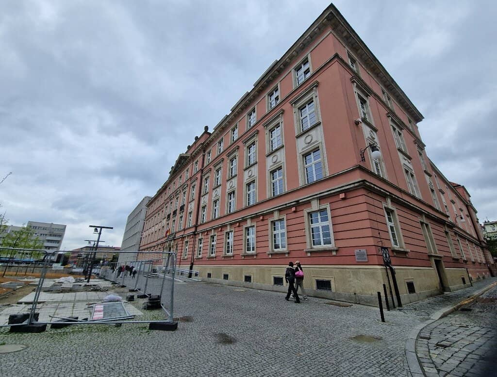 Cafe Culture & Sun Loungers