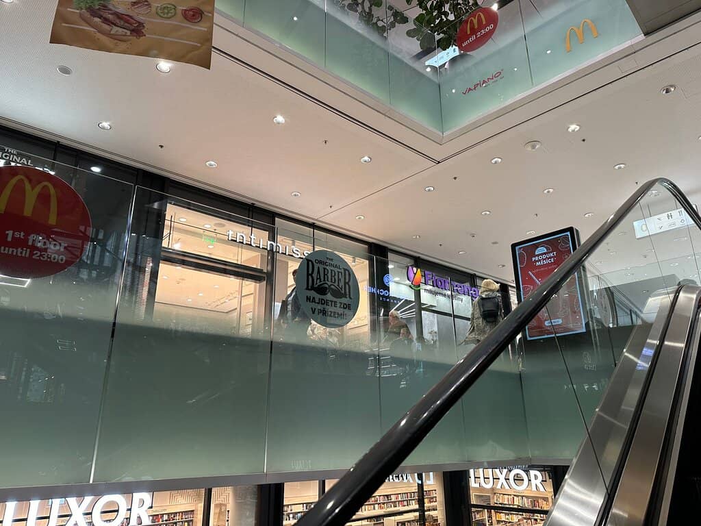 Greenery-Filled Food Court