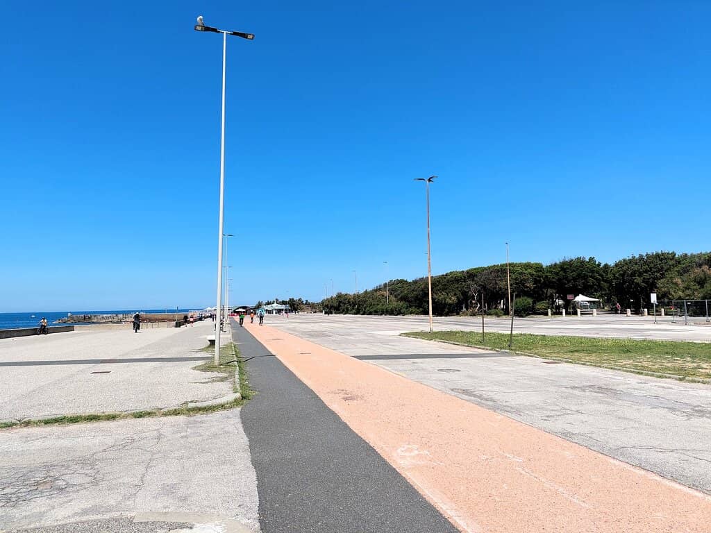 Live Music & DJ Nights