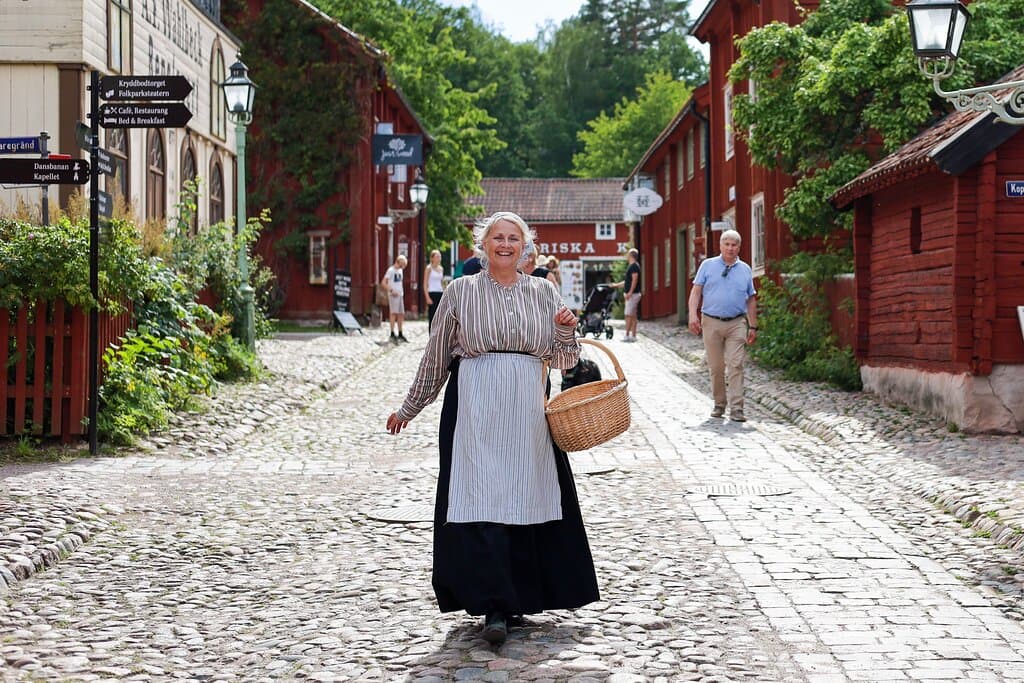 In Summertime, from the end of June to the middle of August, history is particularly brought to life, with lots of activities for children and grownups every day.