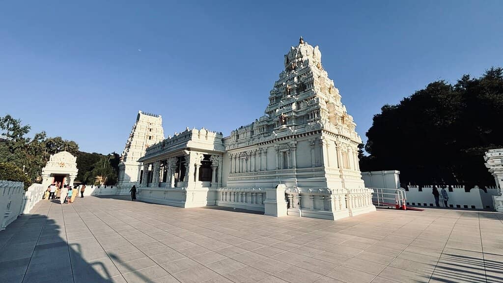 Serene Courtyards & Gardens