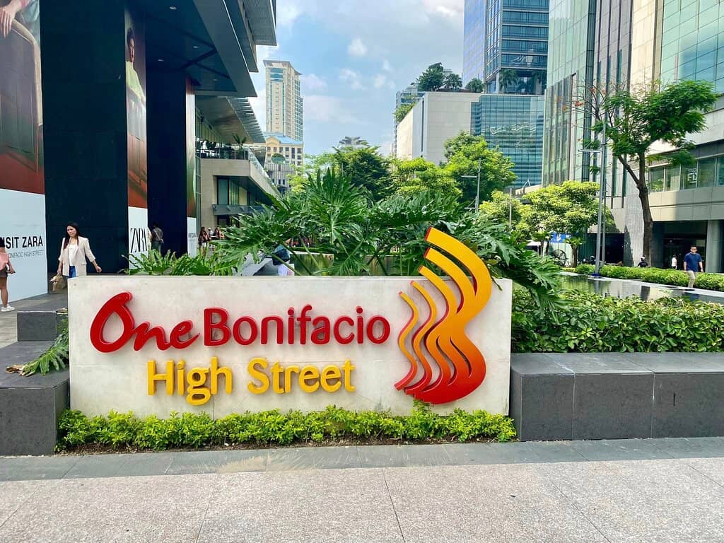 3D Billboards & Art Installations