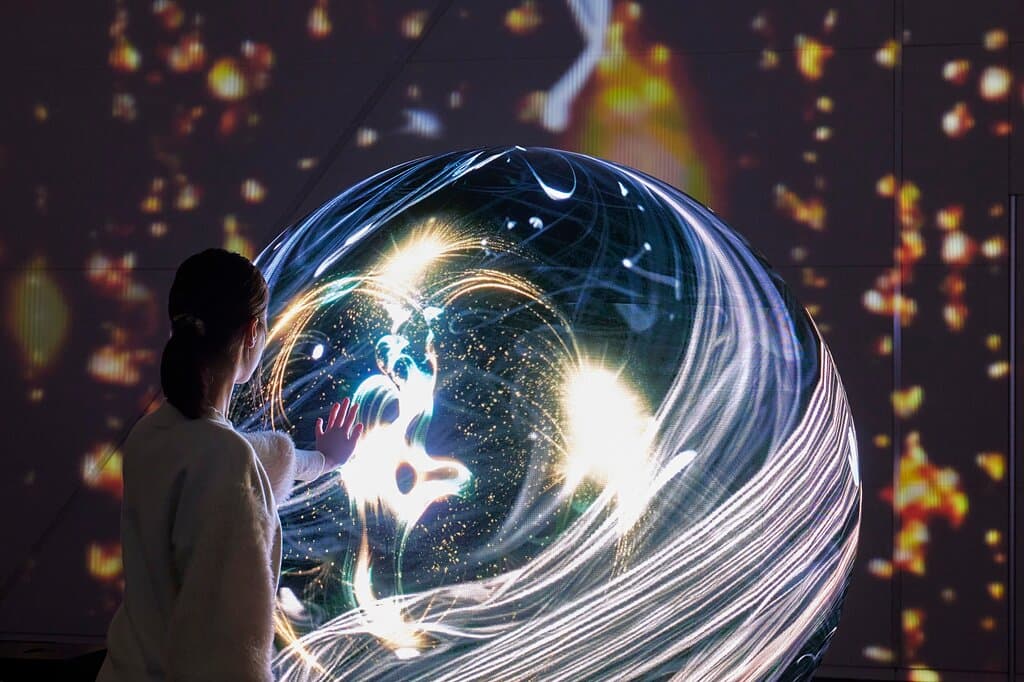 MUUUSE: MUSIC MUSEUM Sense the Sound, Hear the Glow. Let Your Body Reflect. 2024.11.1 (FRI) - 2024.12.27 (FRI) A new type of music experience museum where you can immerse yourself in music.