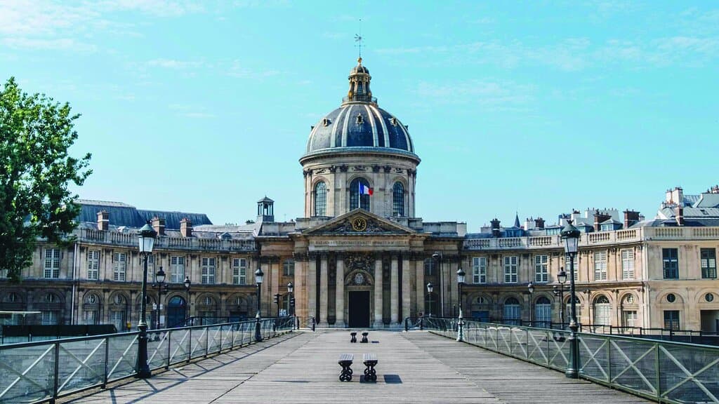 Vue de l'Institut de France depuis le pont des arts