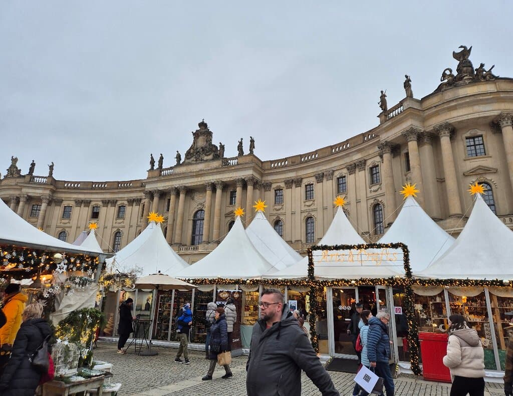 Christmas market on Schloßplatz
