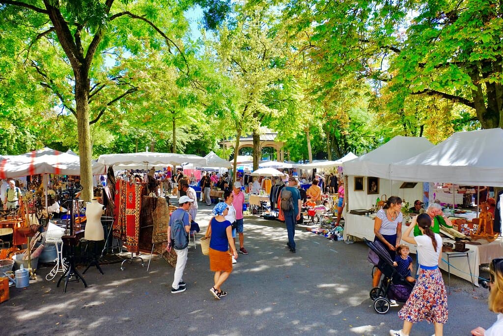 Bürkli-Flohmarkt 2024 vor dem Umbau der Stadthausanlage