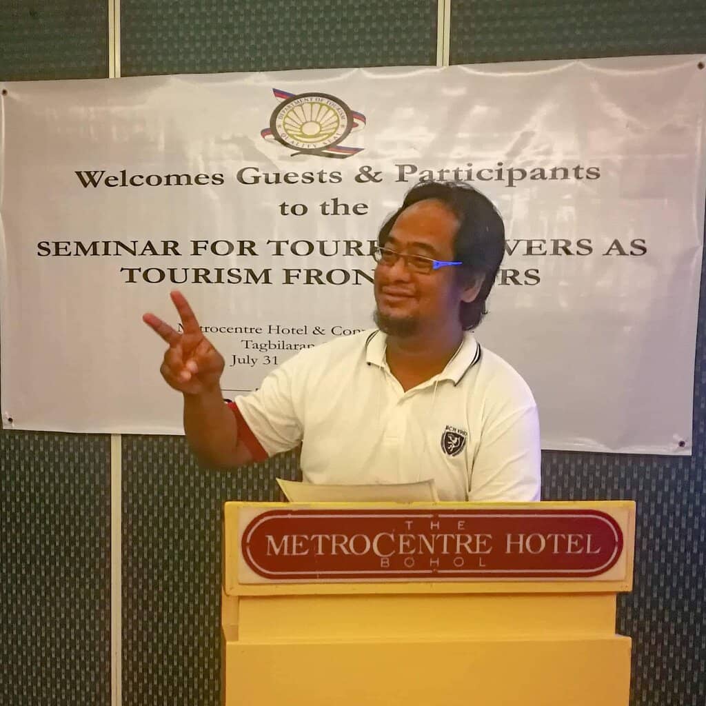 Knowledgeable Guides