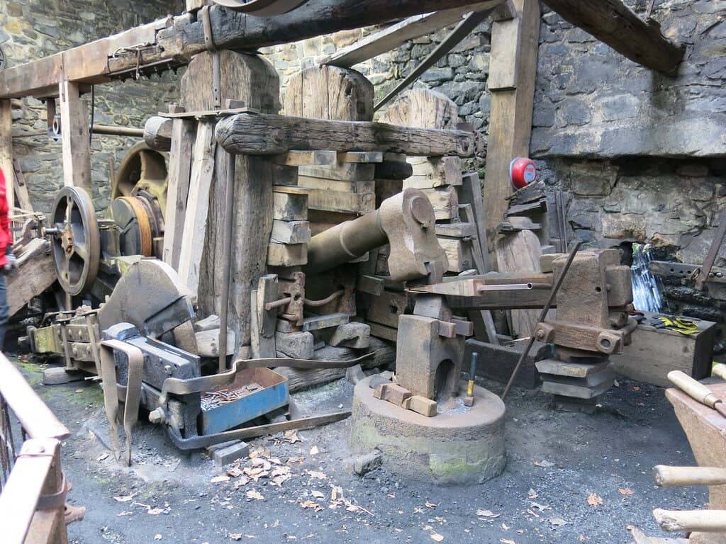 Knowledgeable Guides