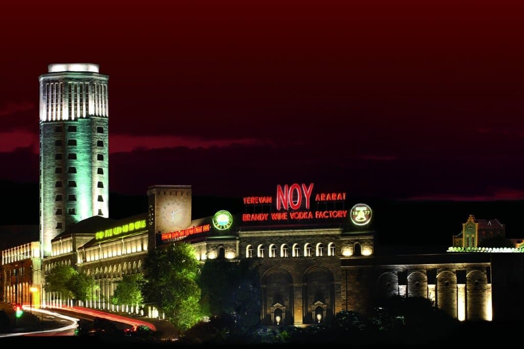 ԵՐԵՎԱՆԻ ԱՐԱՐԱՏ ԿՈՆՅԱԿԻ-ԳԻՆՈՒ-ՕՂՈՒ ԿՈՄԲԻՆԱՏ