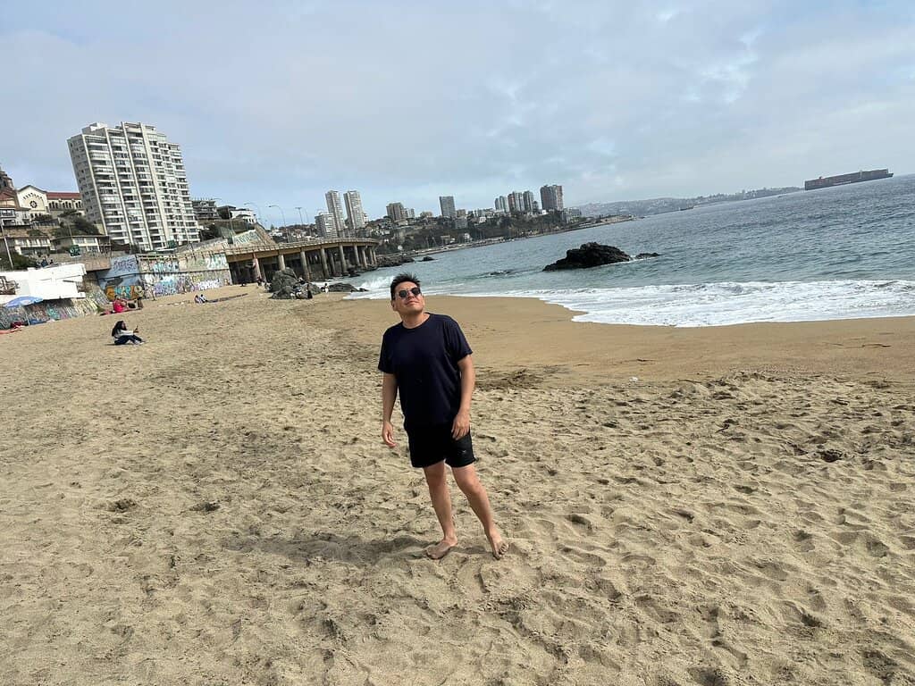 Vibrant Promenade Views