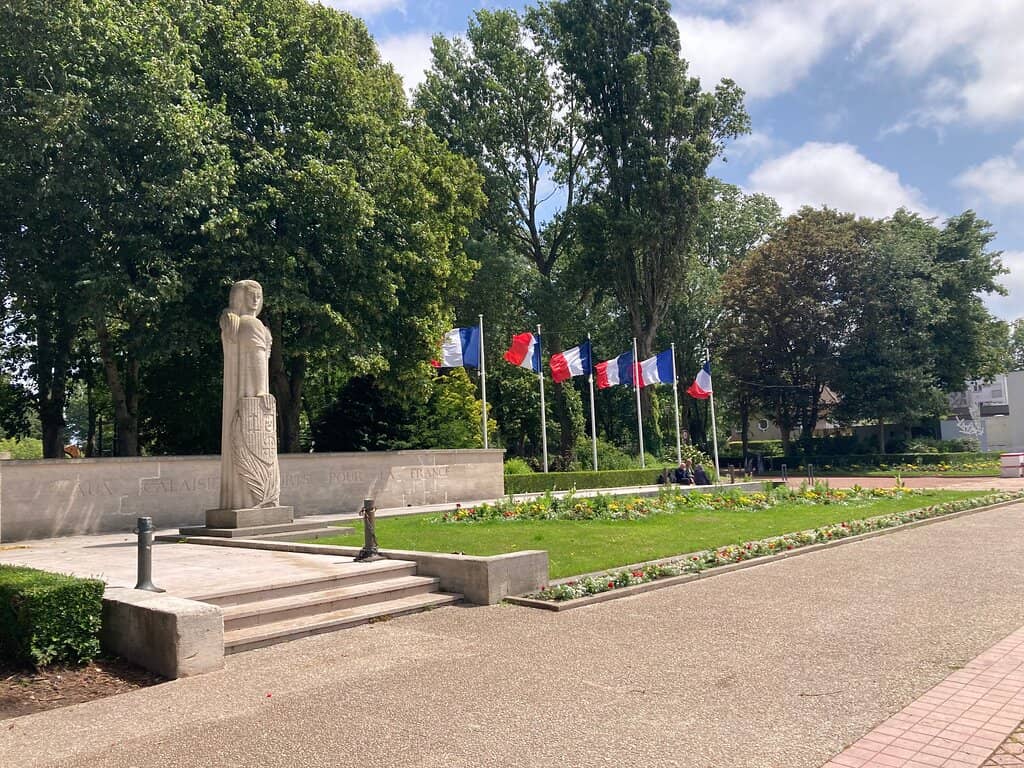 French Map Metal Structure