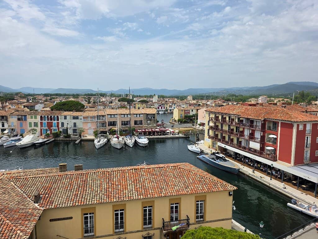 Paul and Virginie Statue