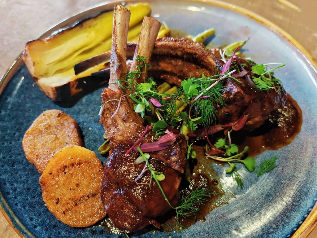 Cozy Ambiance for Romantic Dates