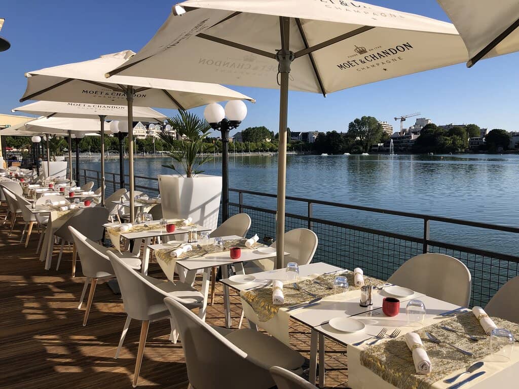 Live Entertainment Theater