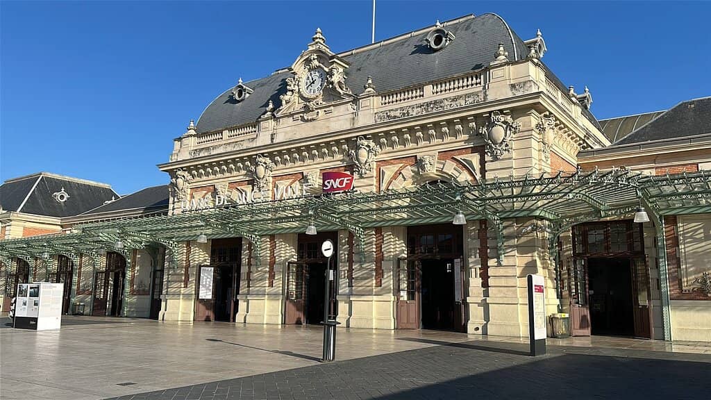 Efficient Day Trip Hub