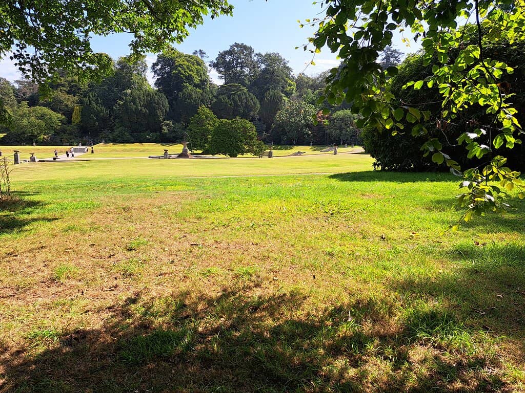 Expansive Formal Gardens