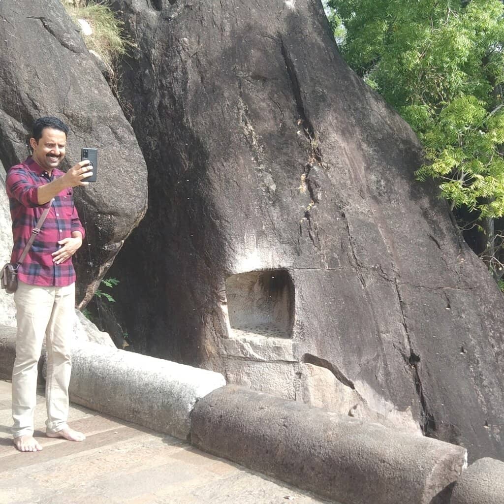 The Isurumuniya Lovers