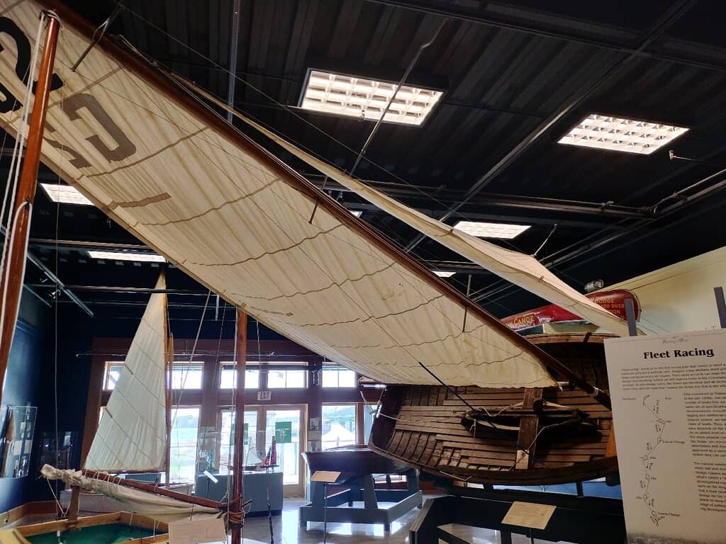 La Duchesse Houseboat Tour