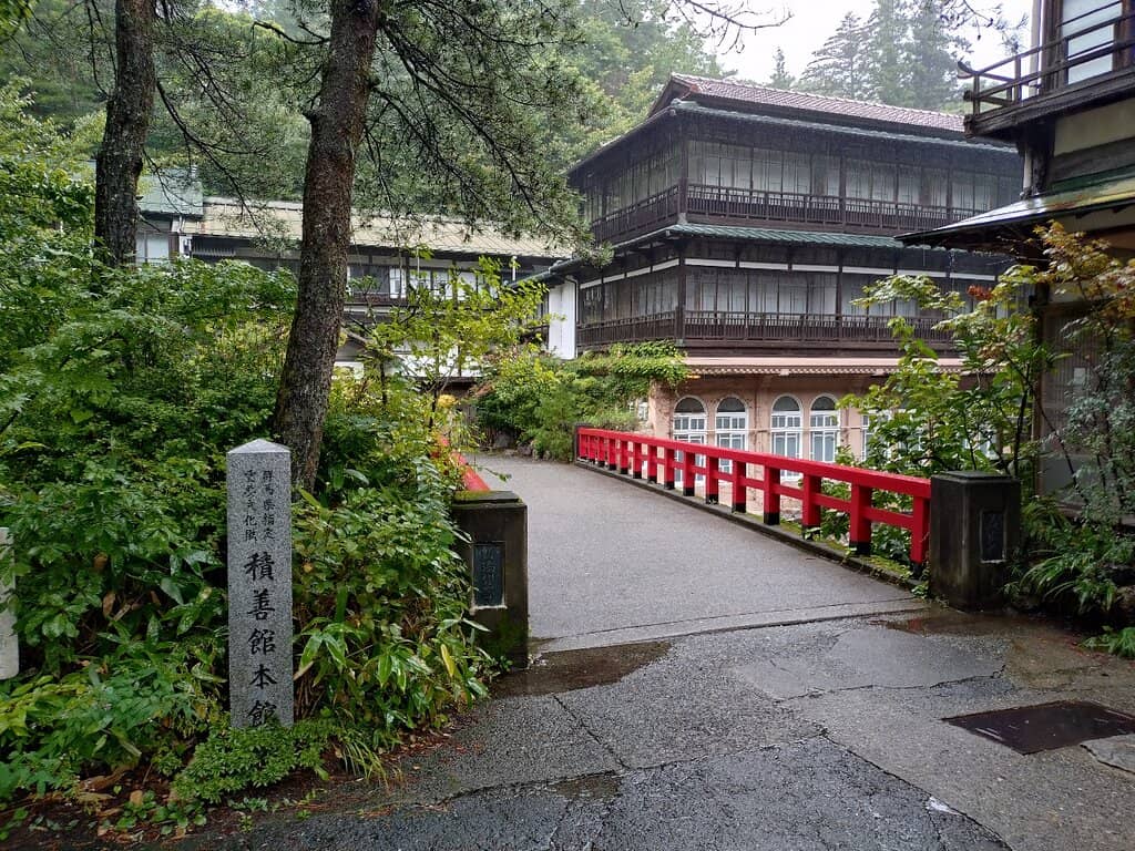 Historic Bathhouse (Honkan)