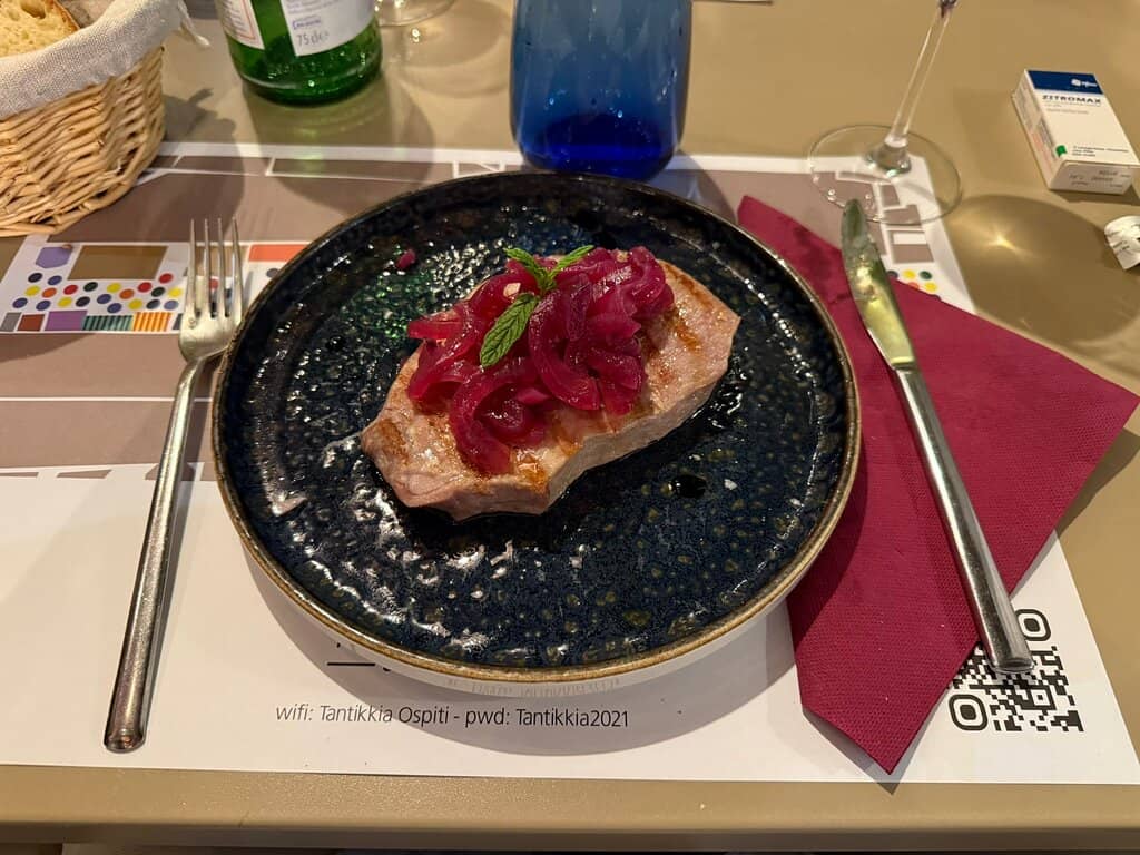 Charming Hidden Alleyway Ambiance