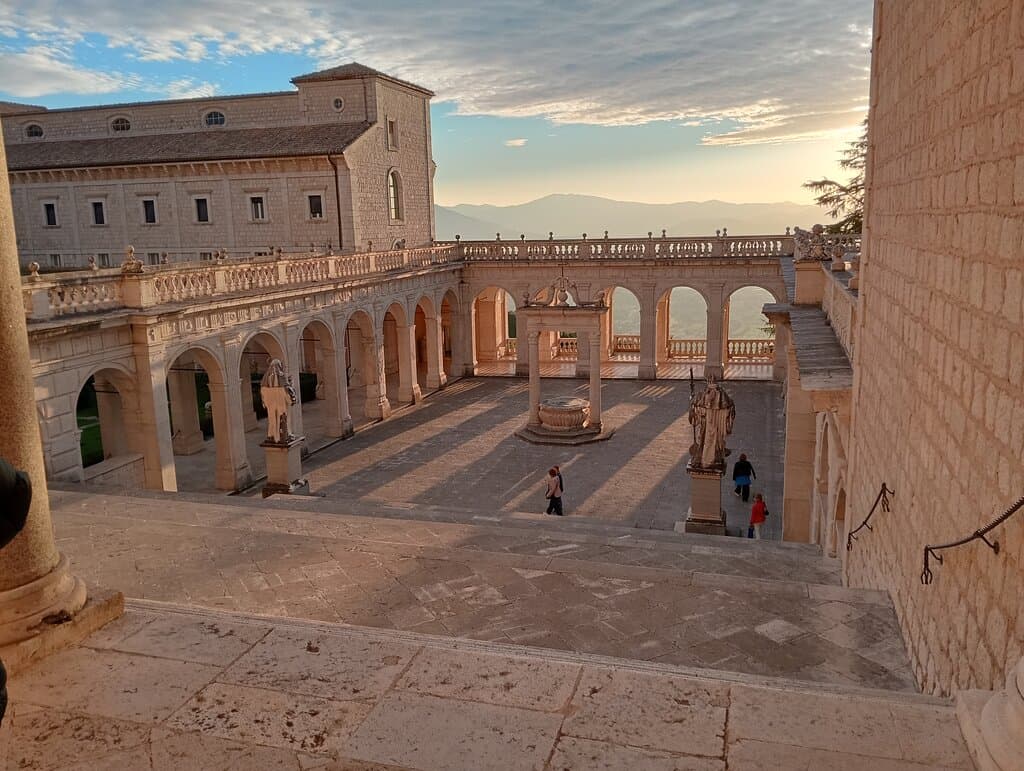 Panoramica del Chiostro del Bramante e la Terrazza
