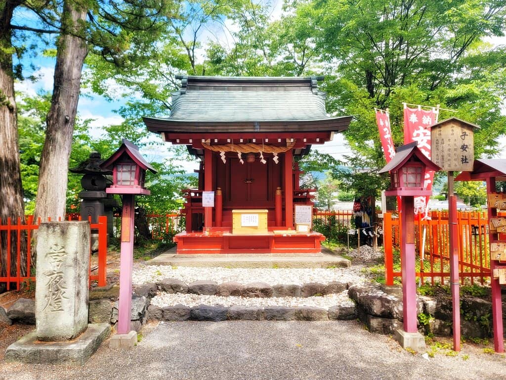 Peaceful Pond Setting