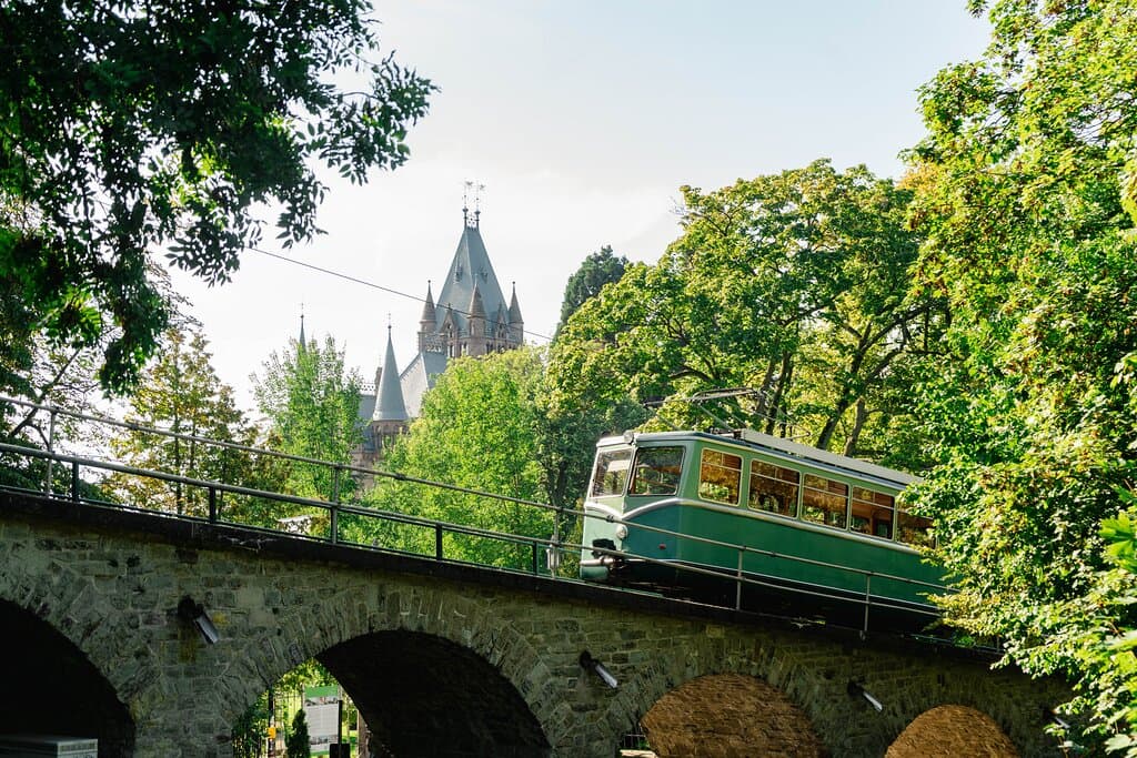Deutschlands älteste Zahnradbahn zum Drachenfels