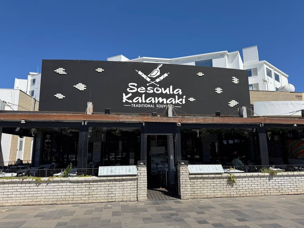 Relaxed Greek Atmosphere