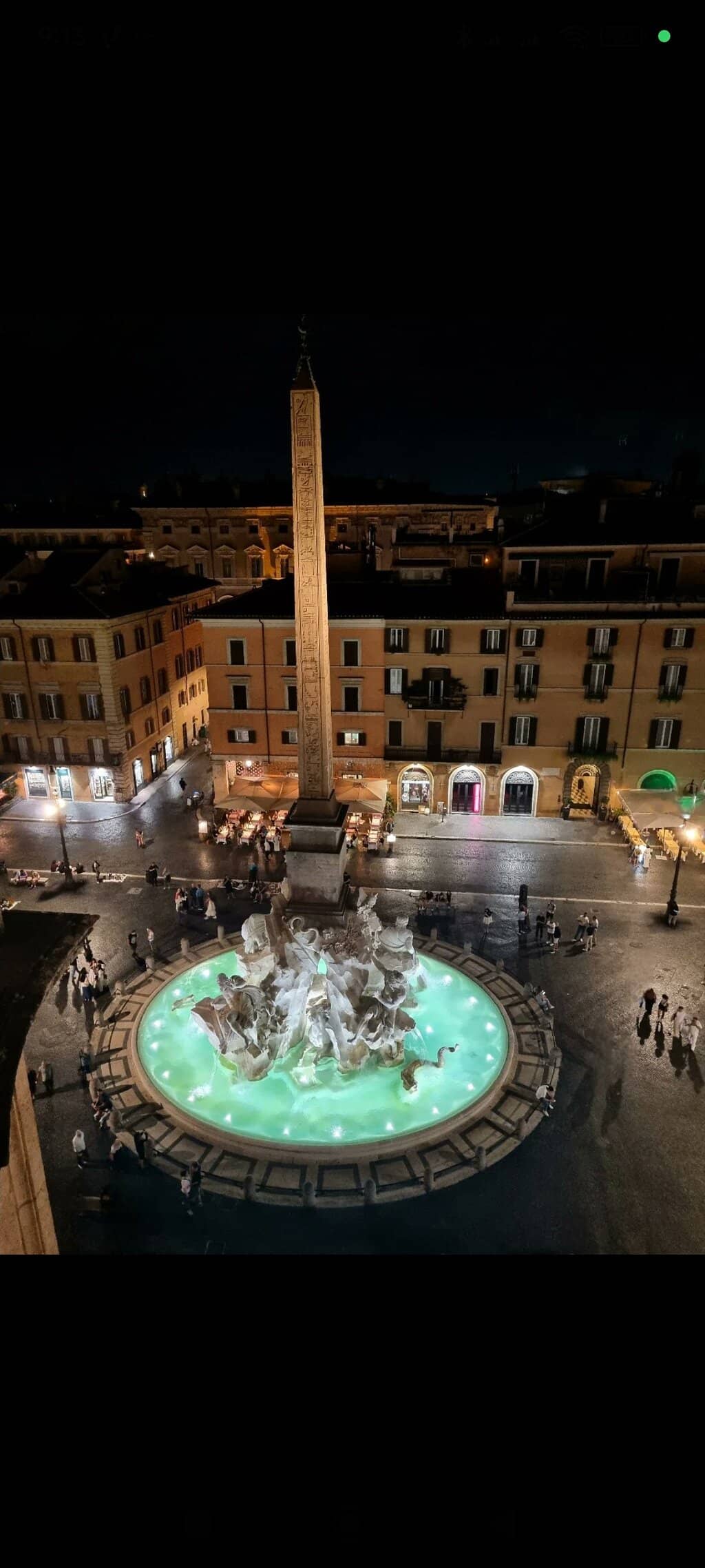 Piazza Navona's Lively Atmosphere