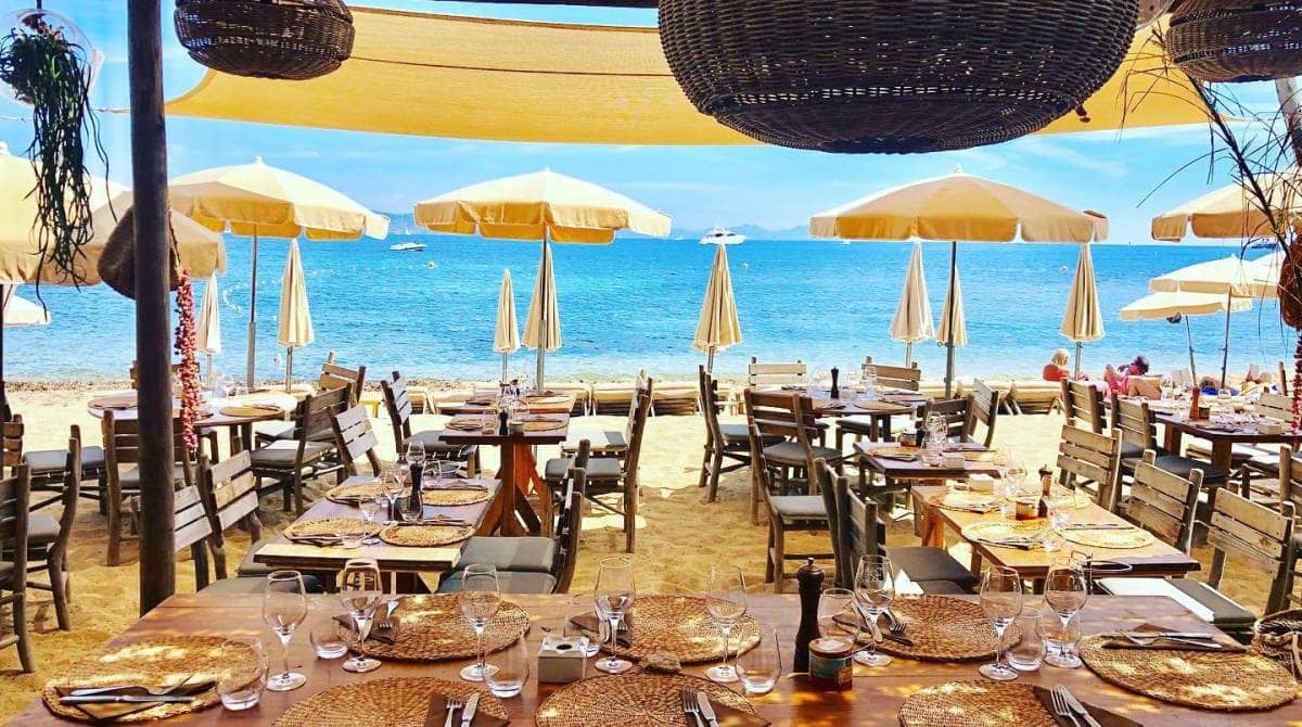 Chic Beachside Dining