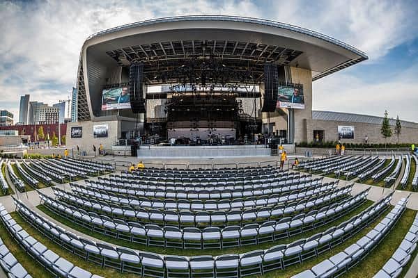 Intimate Outdoor Ambiance