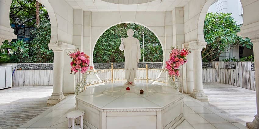 Life and Teachings of Sadhu Vaswani