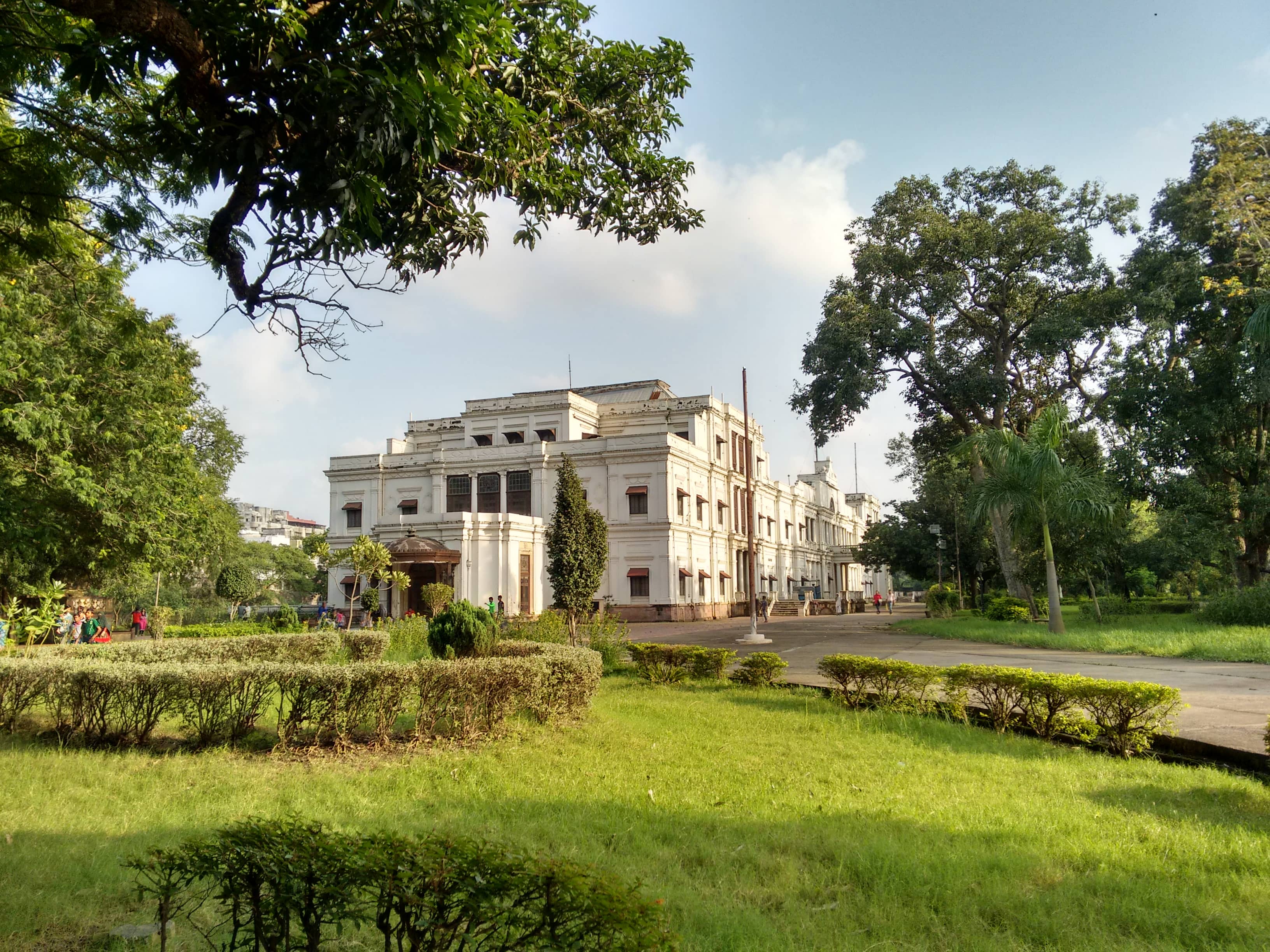 Sprawling Lawns and Gardens