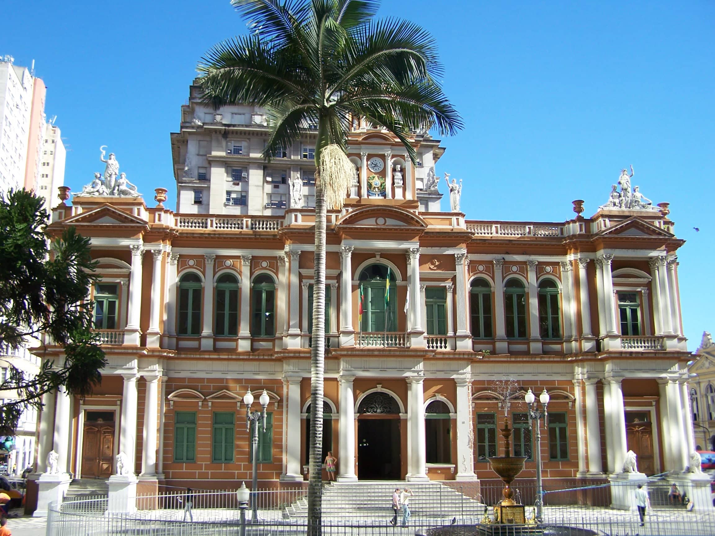 Photogenic Facade