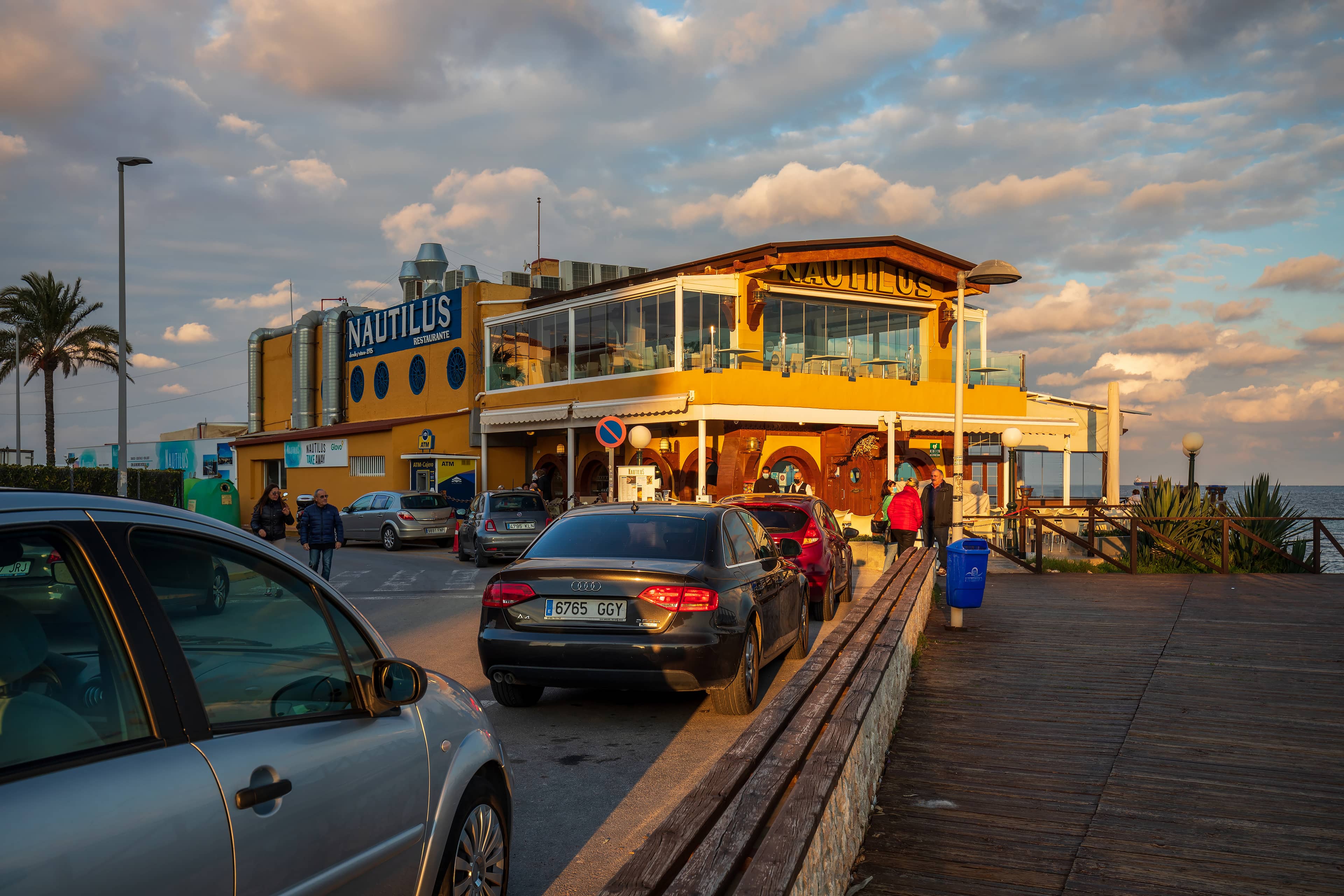 Promenade & Eateries