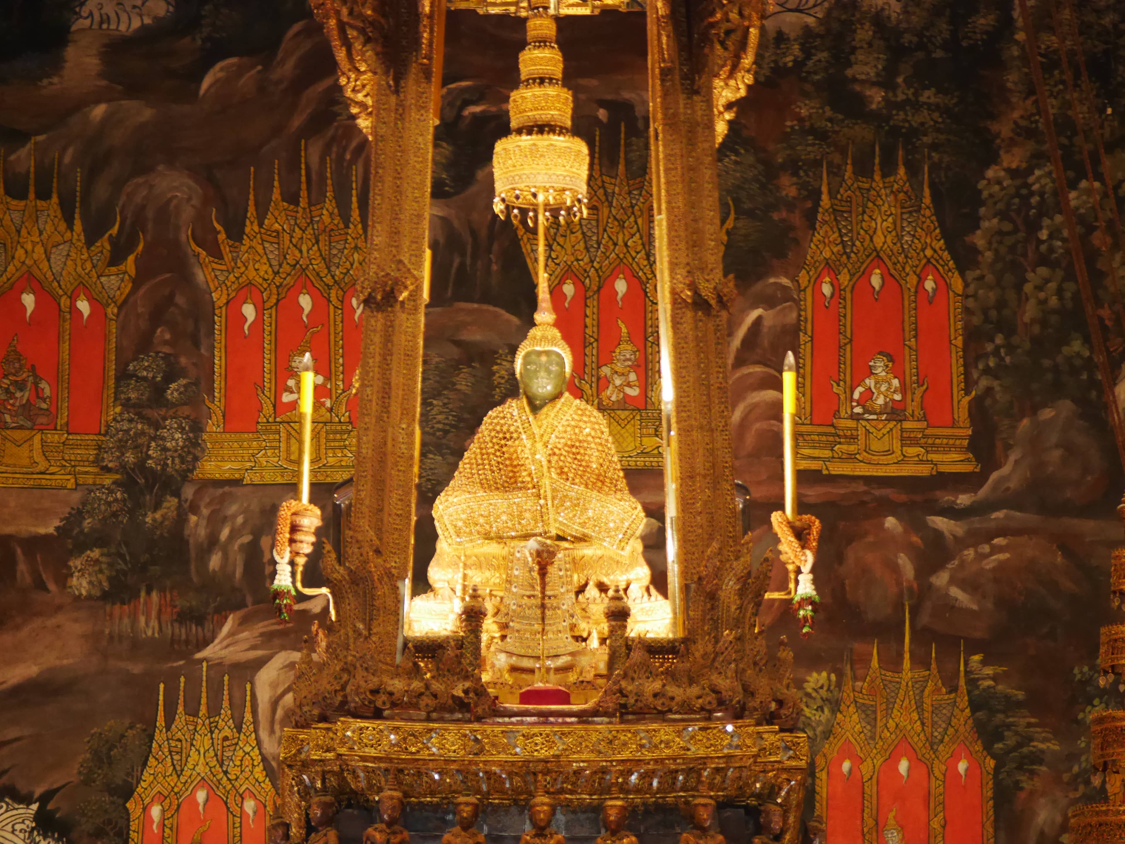 Emerald Buddha Statue