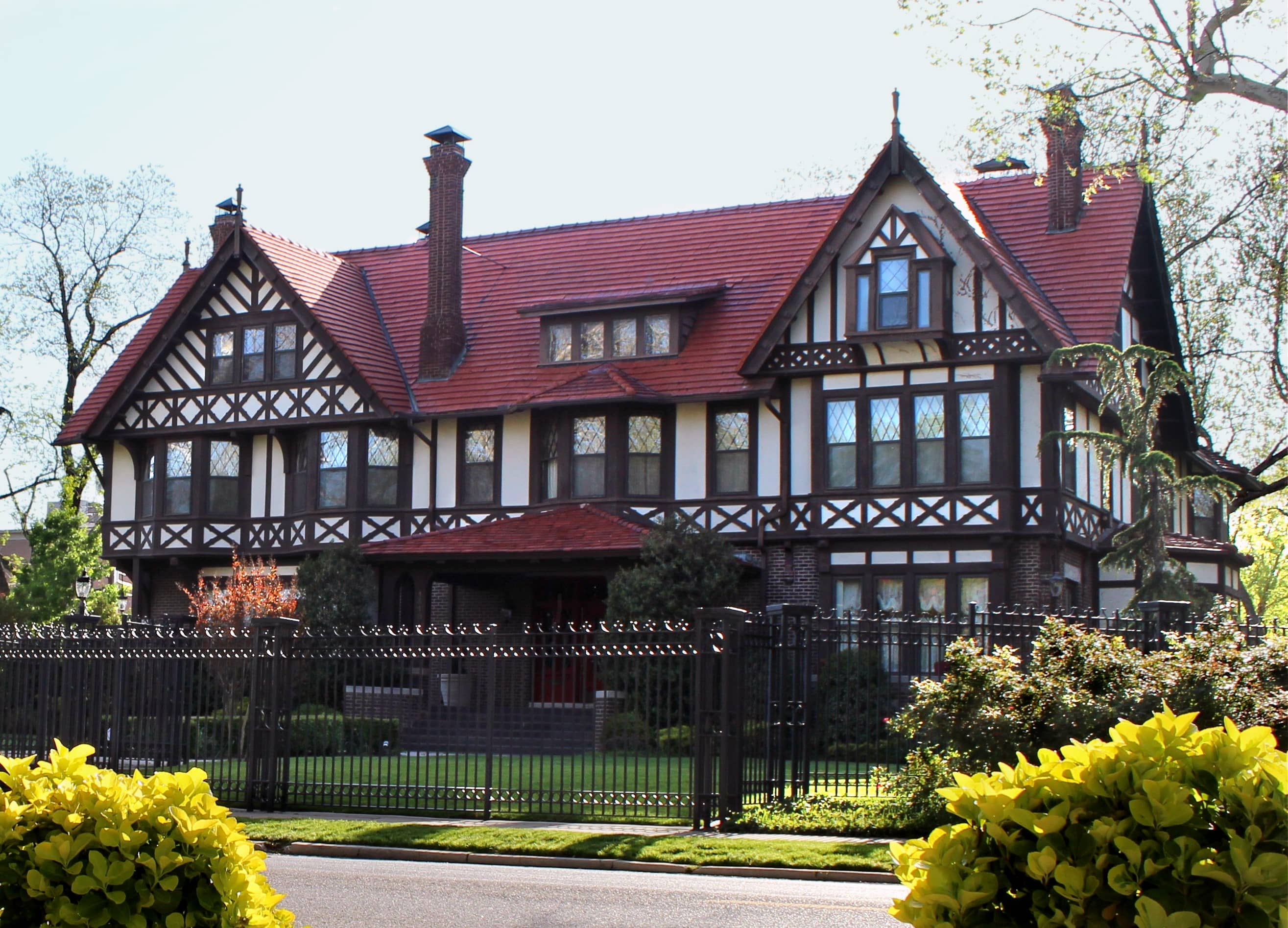 Annual Homes & Gardens Tour