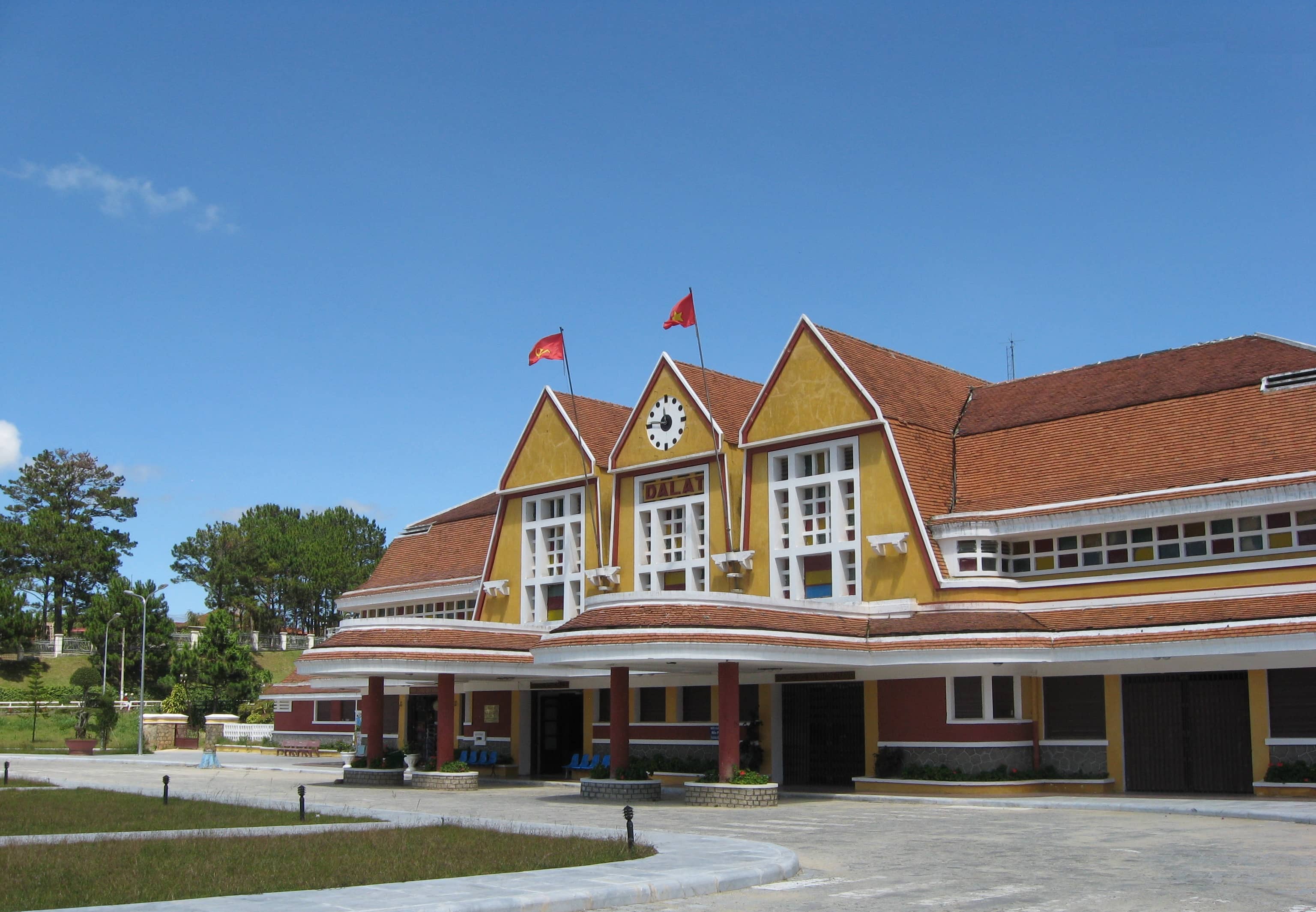 Dalat Station